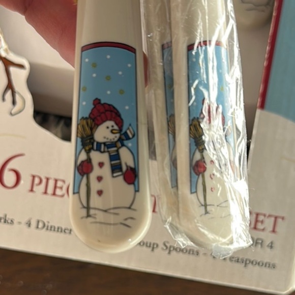 Cream Flatware‎ Set with Stainless Steel Utensils - Picture 5 of 5